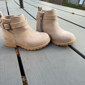 Girls Tan Ankle Boots (size 6T)